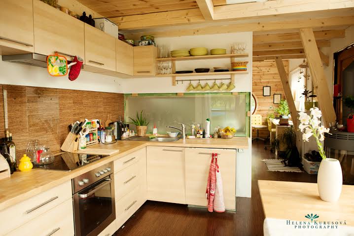 Kuchyňa má všetko, od potravinovej skrine až po umývačku riadu.